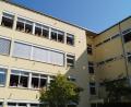 Bild: Florian Dendorfer/exb
Bunte Papierflieger segeln in den Pausenhof der Neunburger Realschule.