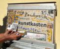 Bild: Achim Hüttner/exb
Der Amberger Künstler Achim Hüttner hat den Kunstkasten in der Schiffgasse neu gestaltet.