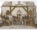 Bild: Evangelischer Posaunenchor/exb
Anlässlich der Konfirmation am Weißen Sonntag 1966 vor der Johanniskirche Wirbenz: (von links) Hans-Eckart Loos, Reinhard Maier, Hans Dorsch, Gerhard Engelbrecht, Heinrich Hößl, Günther Vogel, Wolfgang Wetzel, Friedrich Kempf, Ernst Preißinger. Horst Schneider, Hermann Küffner, Werner Himsel, Hans Preißinger, Werner Lehmann, Georg Nachtmann, Arnold Hößl, Horst Will und Chorleiter Hans Loos.