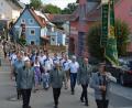 Bild: dob
Bei Kaiserwetter feiert der Schützenverein "Edelweiß" Roggenstein sein 100-jähriges Bestehen. Bereits am frühen Morgen schlängelt sich ein langer Festzug mit Vereins- und Fahnenabordungen aus dem gesamten Umland durch den Luhetalort.