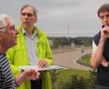 Bild: Wolfgang Steinbacher
Ortstermin mit dem Bund Naturschutz an der B 85 bei Schafhof/Ebermannsdorf. Von links: Peter Zahn, Reinhard Scheuerlein und Horst Schwemmer, alle vom Bund Naturschutz.