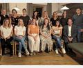 Bild: Anna Jobst/exb
Nach den Wahlen im Kindergarten-Förderverein Illschwang: (stehend, von links) Tina Michl, Anna Jobst, Julia Schmidt, Daniela Schröer, Marion Kellner, Irene Hollweck, Ramona Dehling, Zweiter Bürgermeister Benjamin Hiltl; (sitzend, von links) Andrea Maderer, Miriam Püttner, Ann-Kathrin Brands, Bianca Zauner, Susanne Honig, Pfarrer Thomas Schertel.