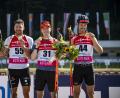 Bild: Kevin Voigt
Johannes Donhauser (rechts) kann den Blick von seiner Bronzemedaille nicht lassen. Im Sprint landete der Oberpfälzer Biathlet bei den deutschen Meisterschaften in Ruhpolding hinter Sieger Benedikt Doll (Mitte) und Philipp Nawrath (links) auf Platz drei.