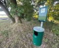 Bild: Gemeinde Kastl/exb
Eine der drei neuen Hundekotstationen befindet sich zwischen Mühlhof und Weha (Bild). Sie und die auch die Hundehalter selbst sollen zu mehr Sauberkeit beitragen.