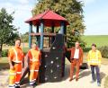 Bild: heb
Bürgermeister Franz Stahl (Zweiter von rechts) freute sich mit Bauhofleiter Reinhard Legat (rechts) und den Bauhofmitarbeitern Martin Dendorfer (links) und Karl Bayreuther über die Fertigstellung des Spielplatzes in Kleinklenau.