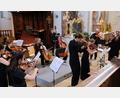 Bild: do
Die Sprache der Musik tragen die Nachwuchstalente des Jungen Kammerorchesters Ostbayern aufs Land. In der Speinsharter Klosterkirche beeindrucken die jungen Leute mit einem anspruchsvollen Programm.