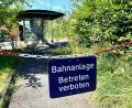 Bild: Gabi Schönberger
Der Etzenrichter Bahnsteig und das Areal ringsum sind gesperrt. Das bleibt auch so, sagt die Bayerische Eisenbahngesellschaft. Dem Bürgermeister und den Gemeinderäten gefällt das gar nicht.