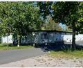 Bild: e
In dieser Containeranlage, die derzeit noch am Ziegelanger in Vilseck steht, waren 29 ukrainische Frauen und Kinder untergebracht. Nun gibt es Pläne, diese Container auf ein privates Grundstück ins Gewerbegebiet zu versetzen – zur Unterbringung von 25 jungen Flüchtlingen.