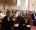 Bild: Hans Meißner/exb
Die Gottesdienstbesucher füllen das Gotteshaus in Wernberg-Köblitz gut aus. Die Erlöserkirche feiert 70. Kirchenjubiläum.