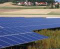 Bild: Bräutigam/exb
Im Juli 2013 wurde die Freiflächenanlage in Perschen bei Nabburg in Betrieb genommen. Sie produzierte im vergangenen Jahr 2.532.110 Kilowattstunden Strom.