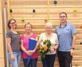 Bild: cro
Für ihr 46-jähriges Engagement als Vorturnerin wird Dora Birkner (Dritte von links) von Spartenleiterin Carmen Memminger (links.) und dem Zweiten Vorsitzenden des Hauptvereins, Michael Jung (Vierter von links), verabschiedet. Annemarie Sladky ( Zweite von links) übernimmt den Posten.