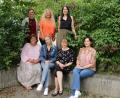 Bild: ds
An der Grundschule Neukirchen-Etzelwang unterrichten im Schuljahr 2023/2024 (stehend, von links) Nina Brehm (neu), Rektorin Birgit Molitor, ihre Stellvertreterin Elena Pilhofer, (sitzend, von links) Michaela Makitta, Susanne Koch, Katharina Brandhuber (neu) und Clara Frey (neu).