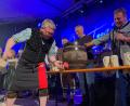 Bild: Stephan Huber
Oberbürgermeister Michael Cerny zapfte das erste Fass auf der Dult mit zwei Schlägen an.