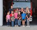 Bild: Schlosser/exb
Der katholische Frauenkreis Weihern-Stein spendet den Löschkids der Feuerwehr Weihern eine Geldspende von 200 Euro.