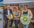 Bild: Michael Golinski/exb
Start der Regioplus-Challenge am Amberger Marktplatz mit (von links) Oberbürgermeister Michael Cerny, Heike von Eyb (Koordination für kommunale Entwicklungspolitik der Stadt Amberg) und Annika Reich (Öko-Modellregion Amberg-Sulzbach/Stadt Amberg).