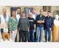 Bild: jp
Magnus Bauer, Helga Zellner, Cliff Rüdinger-Härlin, Hilde Forst, Stefan Stock, Bürgermeister Stefan Braun, Marcus Trepesch und Christoph N. Fuhrer (von links) eröffneten die Kastler Kunstausstellung im Steinstadel.