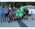 Bild: kro
Sieben Mannschaften nahmen am Einweihungsturnier des ASV Waldsassen teil. Sieger wurden die Sportfreunde Kondrau (Mitte) vor dem EC Konnersreuth (links daneben) und dem TuS/DJK Grafenwöhr (rechts von Kondrau). Von links ASV-Vorsitzender Günther Heß und Schiedsrichter Michael Ryba sowie von rechts Zweiter Bürgermeister Karlheinz Hoyer und Spartenleiter Raimund Bergmann.
