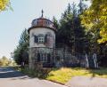 Bild: Susanne Forster
Der Grenzlandturm bei Bärnau liegt an der Landesgrenze zu Tschechien, etwa 800 Meter über dem Meeresspiegel. Erbaut wurde er 1913. 2009 kaufte die Stadt Bärnau das markante Wahrzeichen. Bald soll das Einzeldenkmal saniert werden.
