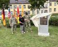 Bild: mor
Command Sergeant Major Hermes Acevedo (von links), Veteran Mark Williams und Oberst Kevin Poole enthüllten die Gedenktafel, die nun an der schreckliche Artillerieunglück von 1960 erinnert.