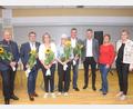 Bild: fz
Der neu gewählte Aufsichtsrat (von links): Helmut Brandl, Dieter Wettinger, Birgit Reil, Daisy Brenner, Hohlrüther, dazu der Vorstand mit Christian Stadler, Brigitte Krause und Claudia Prommersberger.