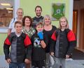 Bild: Schlosser/exb
Der katholische Frauenkreis Weihern-Stein unterstützt die gute Jugendarbeit mit neuer Schiessausrüstung.