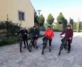 Bild: gz
In Eslarn trafen sich Regionalmanagerin Franziska Hufnagel vom Naturparkland, Quartiermanagerin Petra Brenner, Bürgermeister Reiner Gäbl und Geschäftsleiter Georg Würfl zur Testfahrt auf dem Bockl.