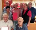 Bild: M. Haberzeth/exb
Bei der SPD Windischeschenbach gibt es mehrere Ehrungen: (hinten, von links) Winfried Ascherl, Hans Stangl, Werner Sauer, Kurt Giehl, (Mitte) Sibylle Ascherl, Rainer Spachtholz, Karl Georg Haubelt und (vorne, von links) Josef Albrecht, Horst Gradewald.