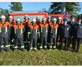 Bild: jr
Im Bild die erfolgreichen Brandschützer der Feuerwehr Groschlattengrün mit den Schiedsrichtern.