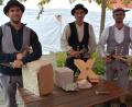 Bild: jr
Handwerker des Naturdorfs Bärnau und der Bauhütte Bärnau präsentieren bei der zweiten Bärnauer Handwerks- und Ausbildungsmesse traditionelles Werkzeug und alte Baustoffe, die für den modernen Bau verwendet werden.