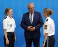 Bild: mfh
Lisa und Marie sind eineiige Zwillinge. Sie haben schon immer alles gemeinsam gemacht. So wurde auch die Entscheidung, sich für den Polizeidienst zu bewerben, gemeinsam getroffen, erzählten sie Innenminister Joachim Herrmann.