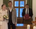 Bild: mor
Kristina Schatz und Johannes Stauber gaben sich vor Bürgermeister Edgar Knobloch das Jawort.