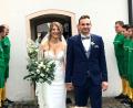 Bild: exb
Nach der Trauung warteten die Fußballer des ATSV Tirschenreuth auf Dominik und Sabrina Schnabl.