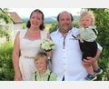 Bild: nis
Den Ehebund schlossen Nicole und Martin Bauer. Das Bild zeigt sie mit ihren Söhnen Dominik und Valentin.