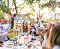 Bild: Adobe Stock
Richtig günstig – und charmant – ist eine Feier im eigenen Garten.