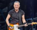 Bild: Georg Wendt/dpa
Der US-amerikanische Musiker Bruce Springsteen muss wegen anhaltender Magenprobleme Konzerte absagen.