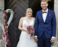 Bild: mde
Anna Schultes (geborene Majer) aus Feilersdorf und Fabian Schultes aus Oberneumühle gaben sich in der Waldecker Pfarrkirche das Ja-Wort und schlossen den kirchlichen Bund der Ehe.