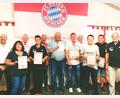 Bild: FC-Bayern-Fanclub Erbendorf/exb
Vorsitzender Andreas Wittmann (links) und Zweiter Vorsitzender Franz Bauer (rechts) mit den geehrten Mitgliedern (von links) Marianne Forster, Klaus Weigl, Marion Weigl, Rudi Scheibl, Thomas Helgert, Josef Weigl, Edgar Forster, Fabian Beer und Mario Forster.