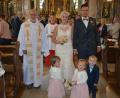 Bild: jr
Kirchlich geheiratet haben am Samstag Tanja Weiß und Andreas Gradl in der Konnersreuther Pfarrkirche. Getraut wurden die beiden von Pfarrseelsorger Pater Benedikt Leitmayr (links).