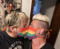 Bild: Andy Neumaier/exb
Andy Neumaier (links) mit seinem Verlobten Heiko. Der Wetter-Experte wird seinen langjährigen Partner am Samstag in Mitterteich heiraten.