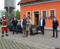 Bild: mnt
Dem Brautpaar Christian und Melanie Bucher (Mitte) gratulierten (von links) die Feuerwehr-Vorsitzenden Ewald Zimmermann und Daniel Zitzmann sowie die VPC-Vertreter Ludwig Dirscherl (Vorsitzender) und Siegfried Schmidt (Mannschaftsleiter).