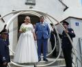 Bild: kro
Die Feuerwehr Schwarzenbach erwartete das frisch vermählte Ehepaar Andrea Lettner und Rainer Schrems im Ehrenspalier vor der Schwarzenbacher Kirche St. Michael.