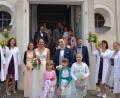 Bild: exb
Katharina Weiß und Martin Peter gaben sich ihr Ja-Wort in der Expositurkirche in Etzgersrieth. Die Arbeitskolleginnen von der Molkerei Bechtel standen Spalier.