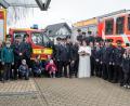 Bild: bkr
Zur standesamtlichen Trauung von Christina Felix und Florian Weber gratulieren die Feuerwehren Immenreuth und Zinst.