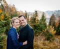Bild: Petra Fritzi Hennemann/exb
Sonja Riedl und Armin Strohmaier aus Bad Neualbenreuth gaben sich in der Gemeinde Hausham das Jawort. Die Wahl der Örtlichkeit erfolgte aus gemeinsamer Liebe zu den Bergen.
