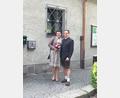 Bild: wrm
Katrin Schedl (geborene Senftleben) und Christian Schedl gaben sich in der Burg Neuhaus das Ja-Wort. Danach wartete ein kleiner Stationenlauf mit vielen Nettigkeiten auf das Paar.