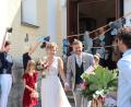 Bild: flt
Viele Freunde, Arbeitskollegen und Vereinsvertreter bildeten ein Spalier für Luisa und Philip Böckl.