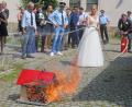 Bild: ow
Das Frischvermählten-Löschteam Kristina und Michael Kaußler lässt dem Feuer keine Chance.