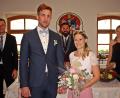 Bild: R. Kreuzer
Nur für das Erinnerungsbild nahm das Brautpaar Stefan und Milena Plößner die Masken ab, ebenso die Zeugen und Bürgermeister Sebastian Dippold, für ihn war es die erste Trauung als neu gewähltes Stadtoberhaupt. Auch die geforderte Distanz wurde gewahrt. Die kirchliche Trauung und die Hochzeitsreise wurden in das kommende Jahr geschoben.