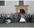 Bild: sak
Die Werkvolkkapelle Schlicht gratuliert den frisch verheirateten Musikerkollegen Laura und Andreas Kohl zur Hochzeit.