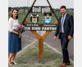 Bild: mab
"Wir sind Partner" und das ein Leben lang. Versprochen haben sich diesen Bund Peter und Lisa Neumeier (geborene Strunk) im Partnerort des Marktes an der Südsteierischen Weinstraße.